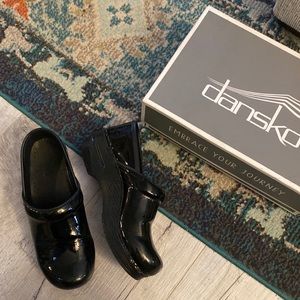 Black Danskos
